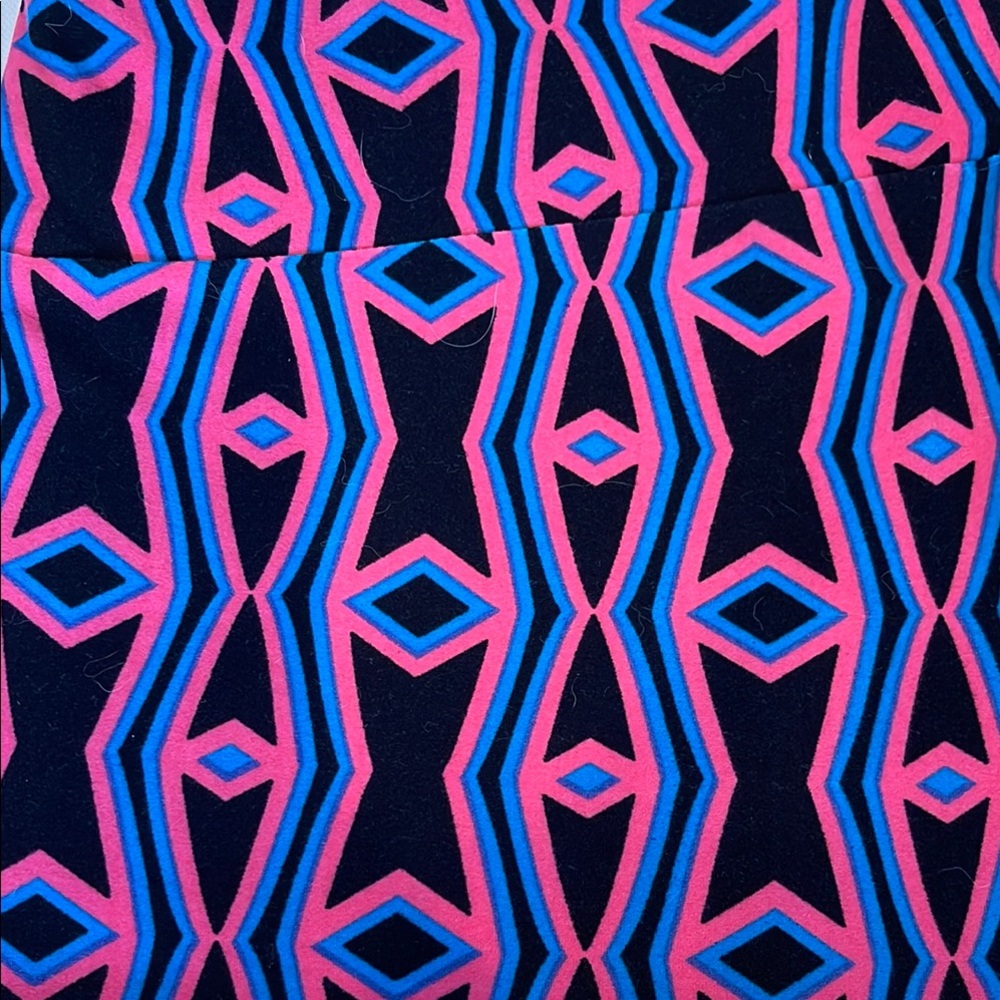 LuLaRoe Women’s TC Wild, Colorful, & Geometric Patterned Leggings - Picture 4 of 7